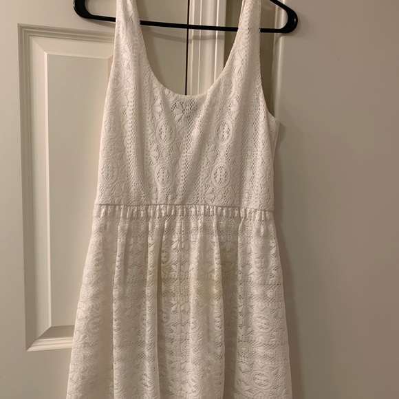 White dress - Picture 1 of 3